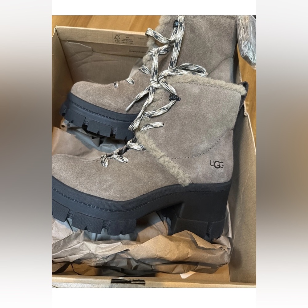 UGG BROOKLYN HIKER HICKORY SUEDE PLATFORM ANKLE BOOTS, WOMEN US 9/ EUR 40 ~NEW